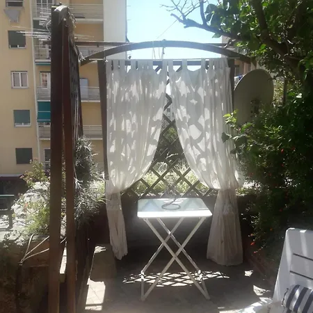 Incantevole Con Giardino Apartman Genova